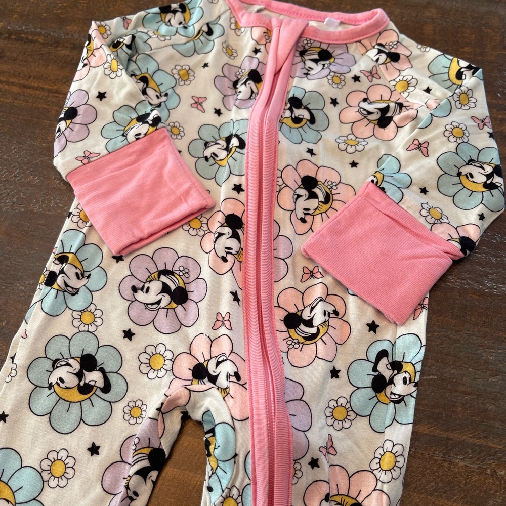 Minnie Mouse sleeper - Picture 2 of 3